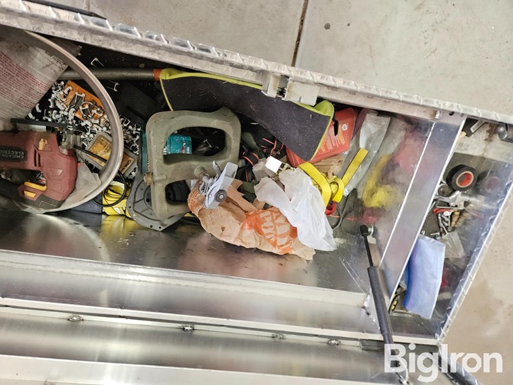 husky-aluminum-pickup-toolbox-image-15