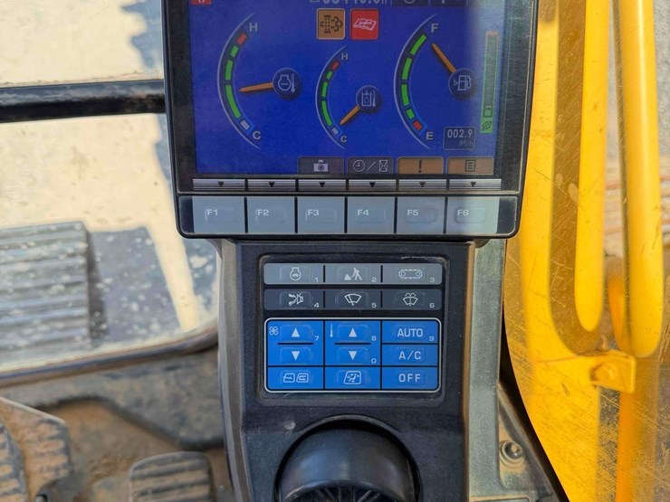 komatsu-pc210-lc-image-21
