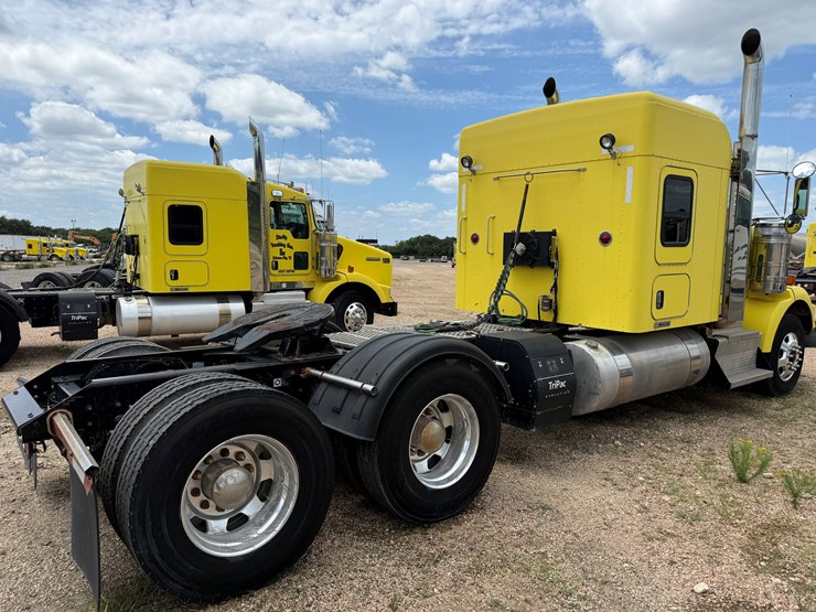 2015-kenworth-t800-image-5