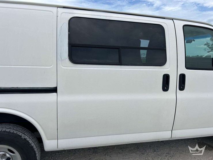 2011-chevrolet-express-2500-image-24