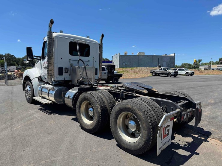 2021-kenworth-t880-image-3
