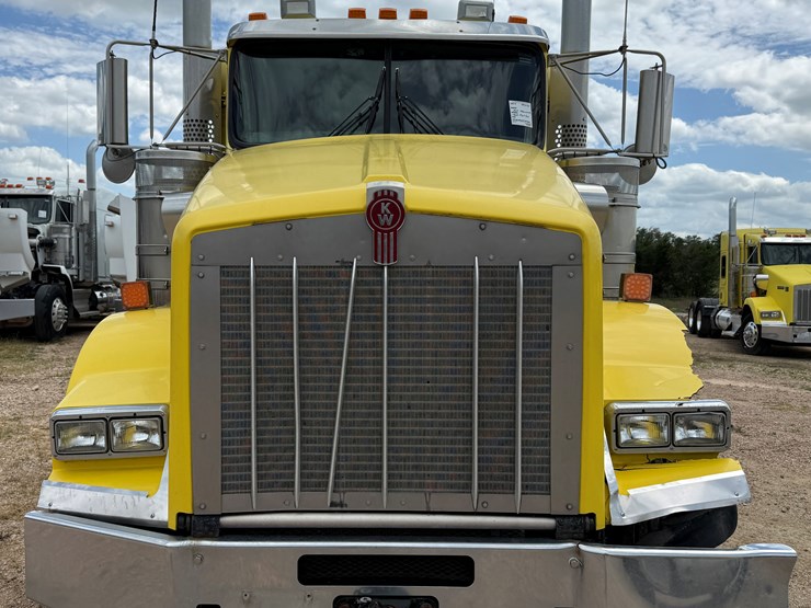 2015-kenworth-t800-image-2