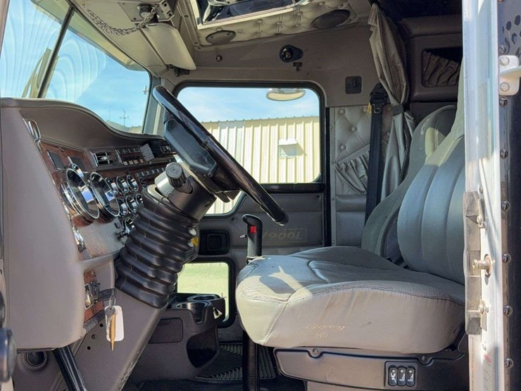 2005-kenworth-w900-image-41