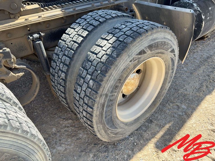 2005-kenworth-w900-image-31