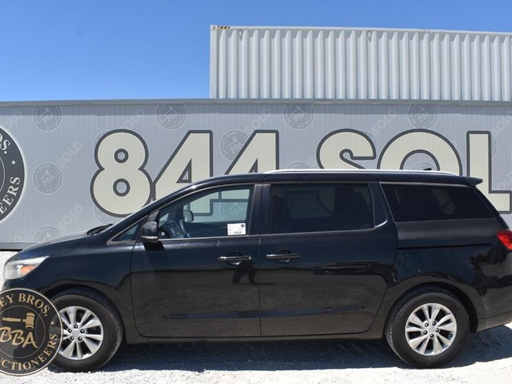 2015-kia-sedona-lx-image-2