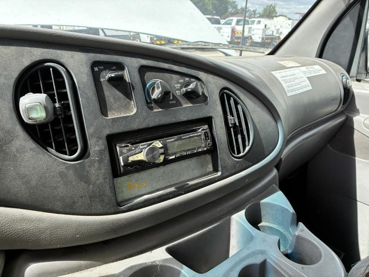 2002-ford-e350-sd-image-17