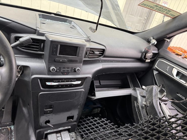 2021-ford-explorer-police-interceptor-image-20