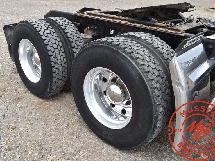 2016-kenworth-t880-image-37