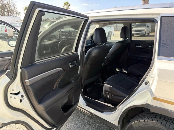 2017-toyota-highlander-image-15