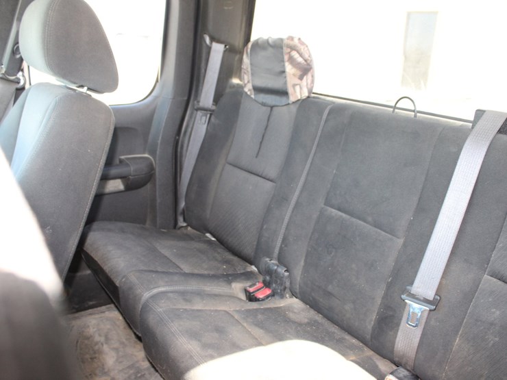 #2102-•-2013-gmc-sierra-pickup-truck-image-9
