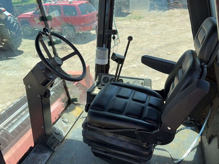 hesston-8400-image-30