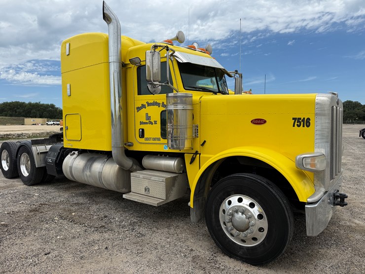 2014-peterbilt-389-image-3