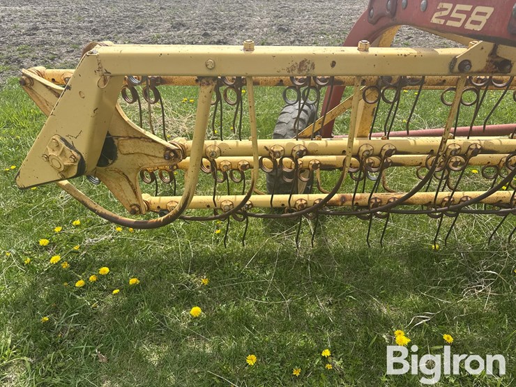 new-holland-258-image-14