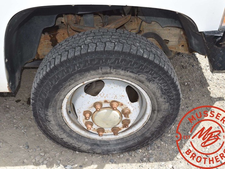2013-chevrolet-3500-image-16