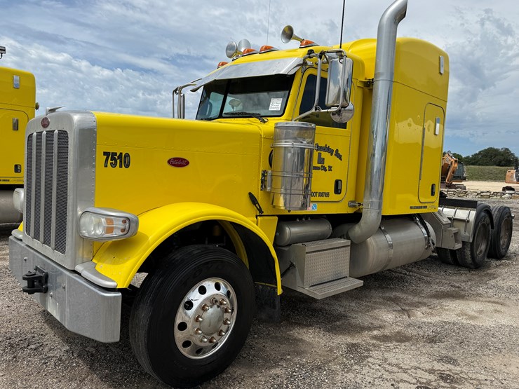 2014-peterbilt-389-image-1