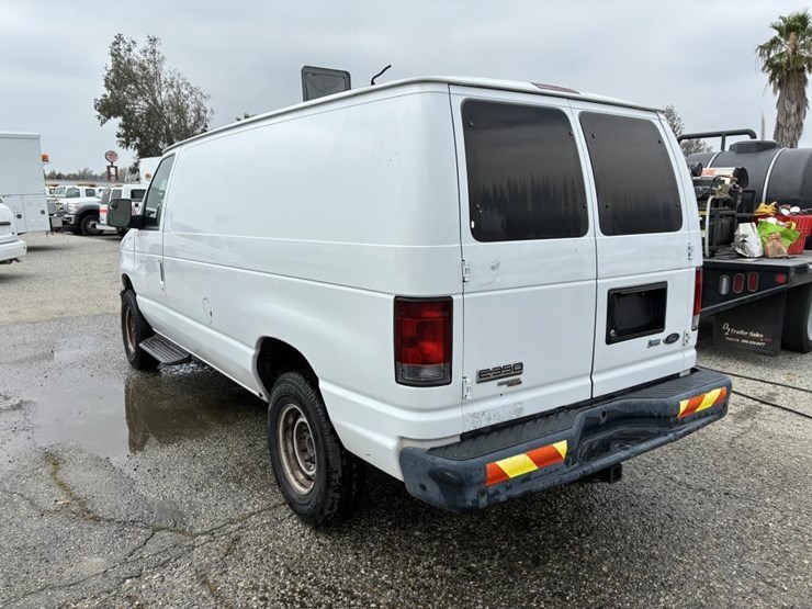 2012-utility-van-image-4