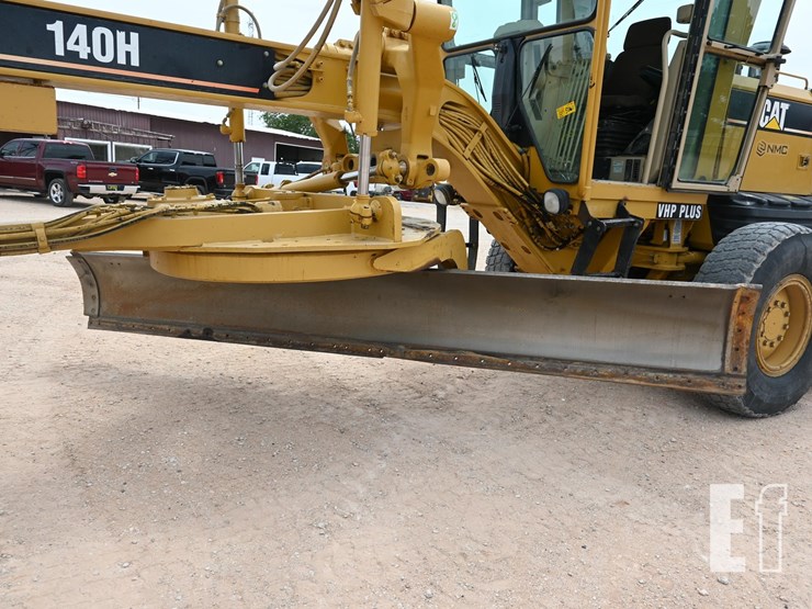 2004-caterpillar-140h-image-2