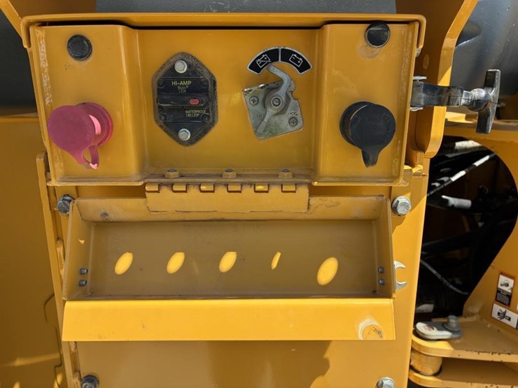 2018-deere-644k-image-17