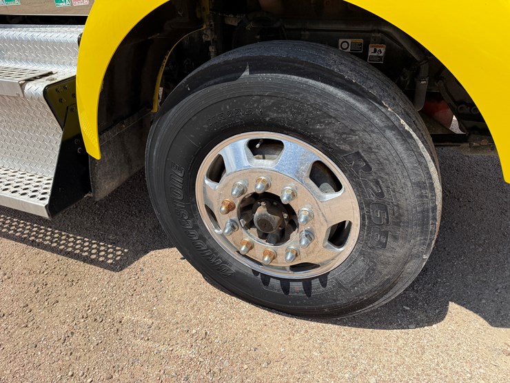 2014-kenworth-t800-image-15