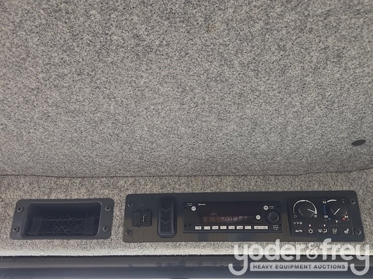 2023-deere-260e-image-55