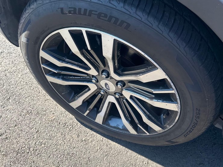 2016-ford-explorer-platinum-image-32