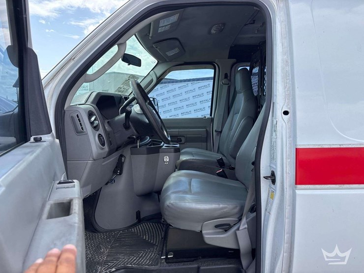 2014-ford-e-150-cargo-van-image-7