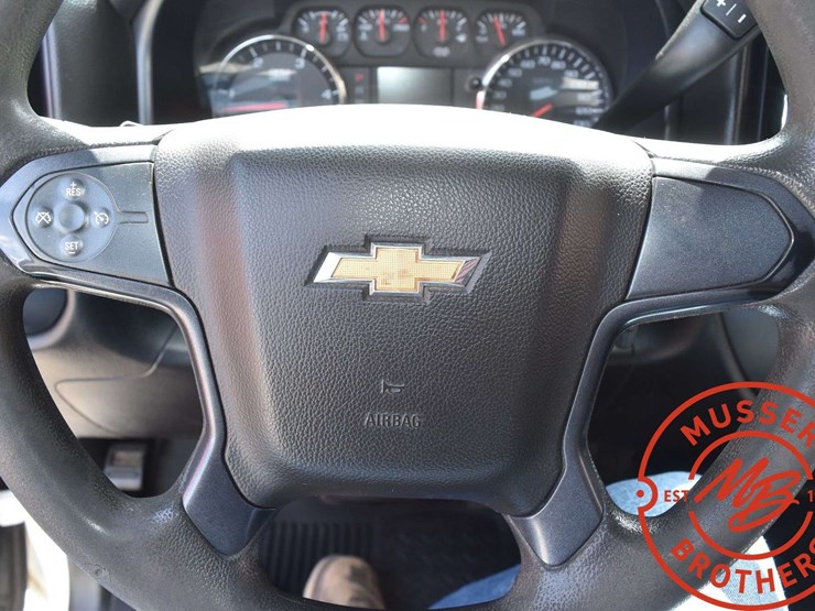 2015-chevrolet-3500-image-37