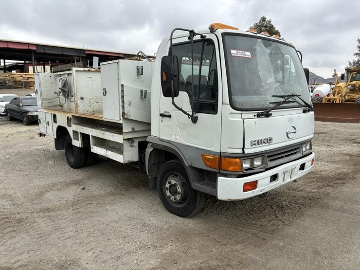 2002-hino-fb1817-image-2