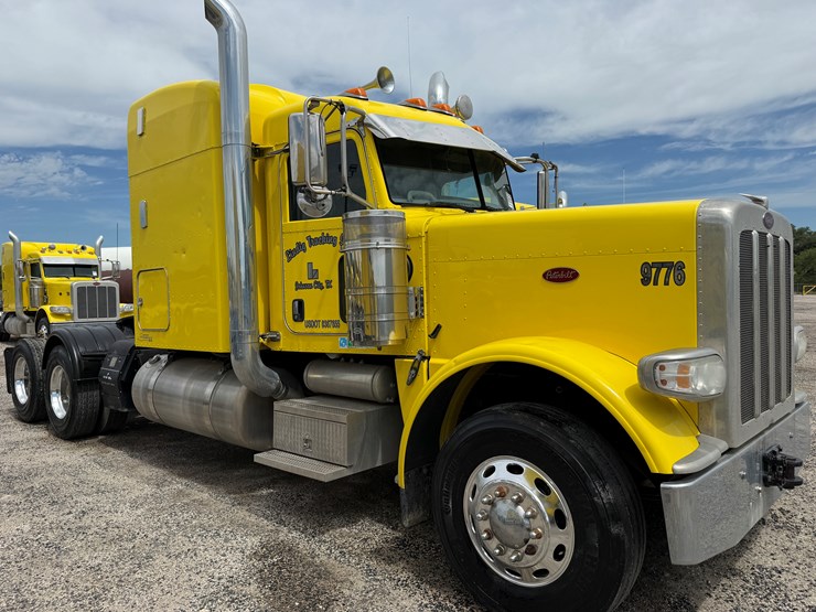2015-peterbilt-389-image-3