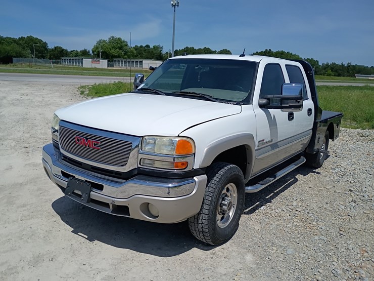 2005-gmc-sierra-2500-image-1