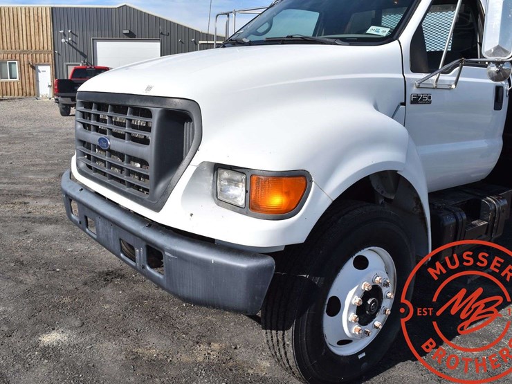 2002-ford-f750-image-15