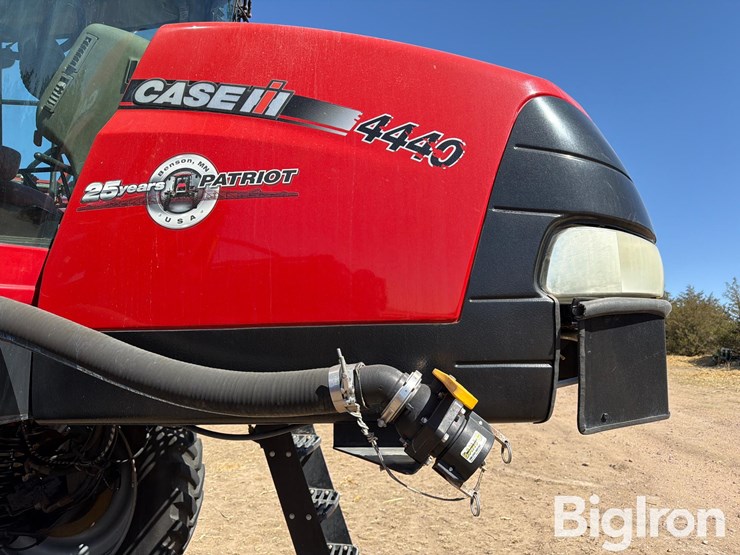 2017-case-ih-patriot-4440-image-11