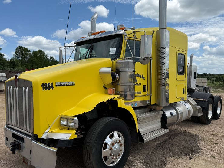 2015-kenworth-t800-image-1
