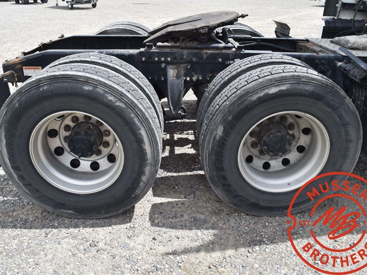 2017-freightliner-cascadia-125-image-27