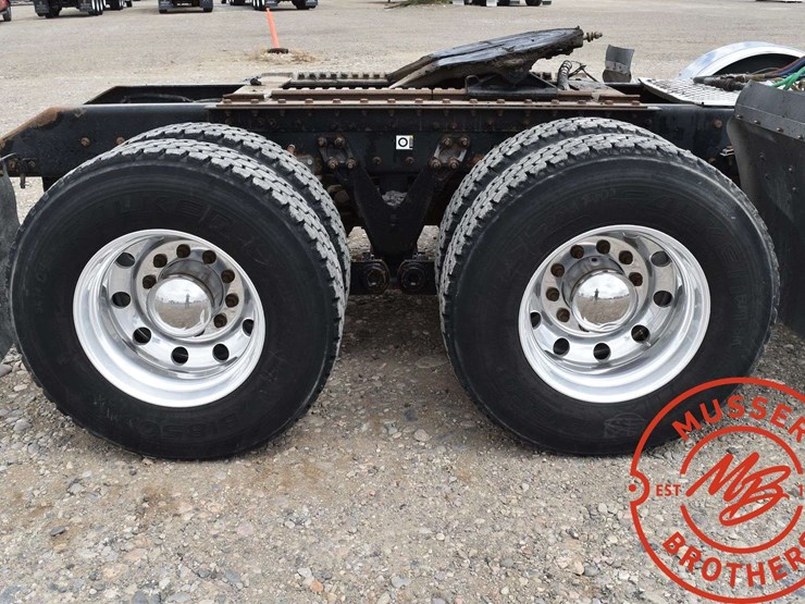 2016-kenworth-t880-image-38