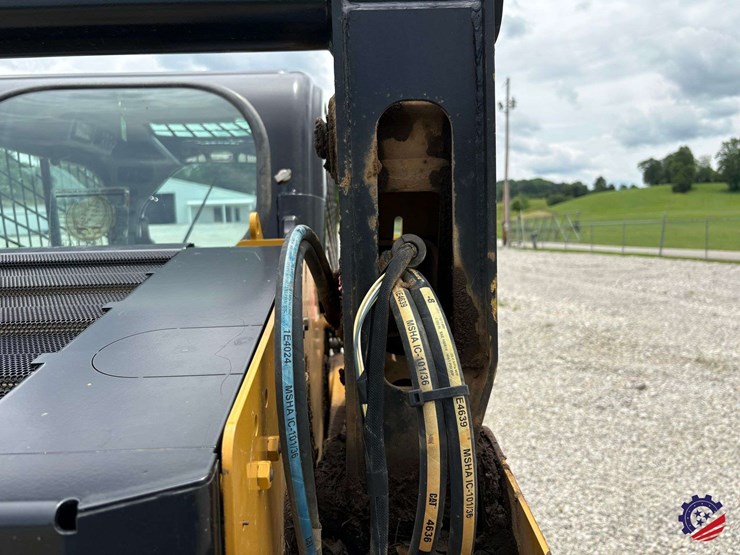 2022-caterpillar-259d3-image-65