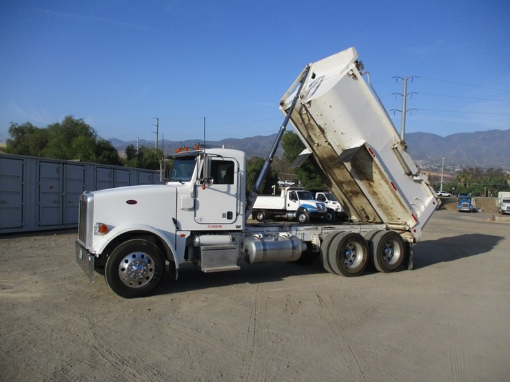 2013-peterbilt-367-image-16
