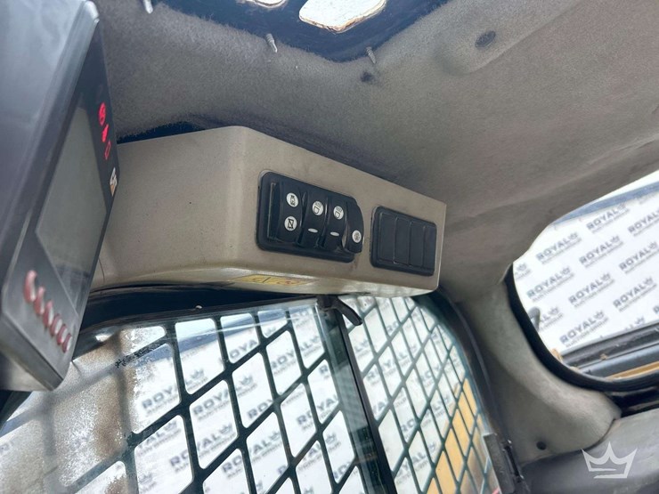 2013-caterpillar-277d-image-13