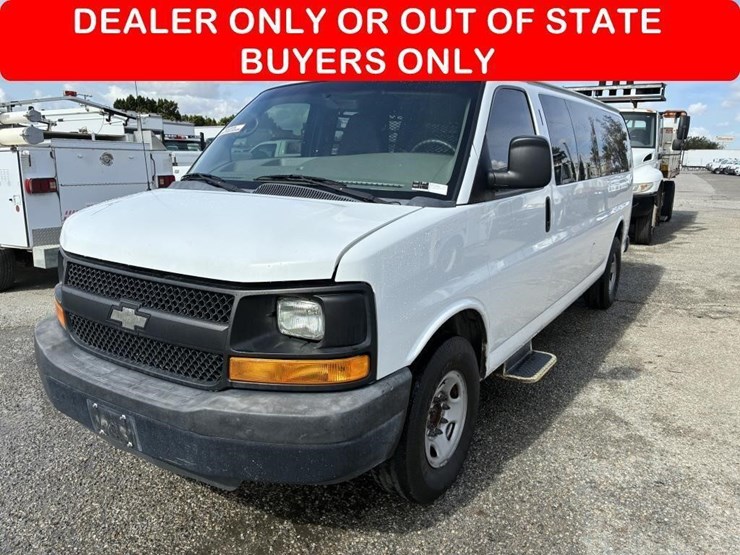2013-chevrolet-express-3500-image-1