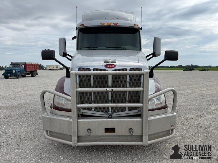 2015-peterbilt-579-image-2