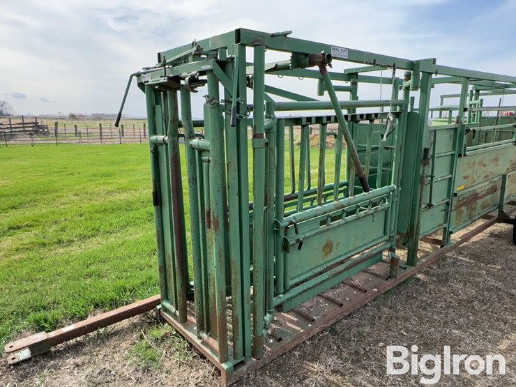 real-tuff-portable-working-chute-w/-crowding-tub-image-11