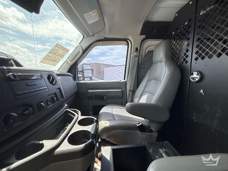 2013-ford-e-250-cargo-van-image-14
