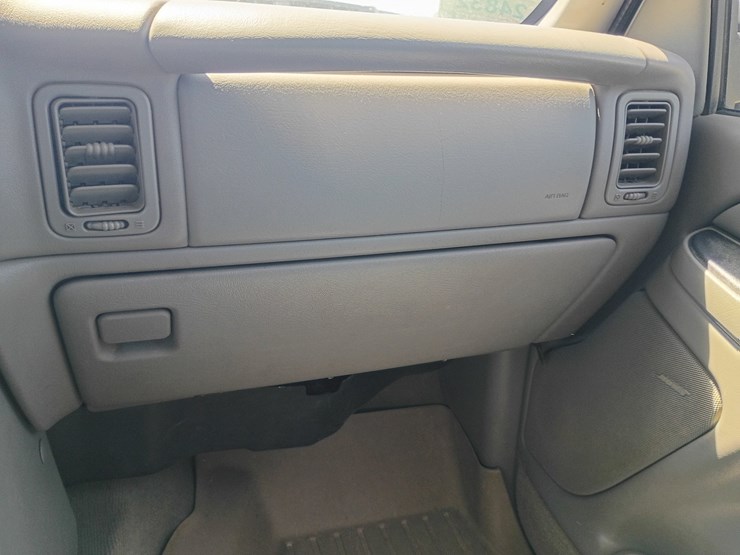 2005-gmc-sierra-2500-image-41