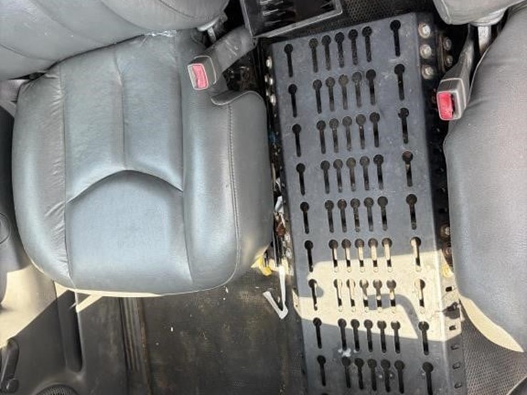 2006-chevrolet-2500hd-image-14