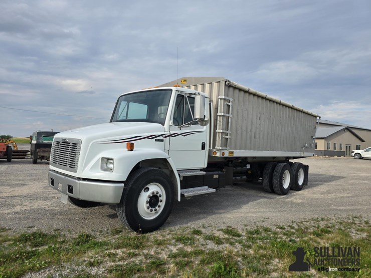 2000-freightliner-fl80-image-1