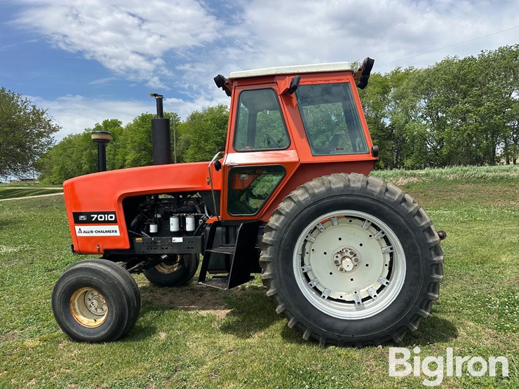1981-allis-chalmers-7010-image-8