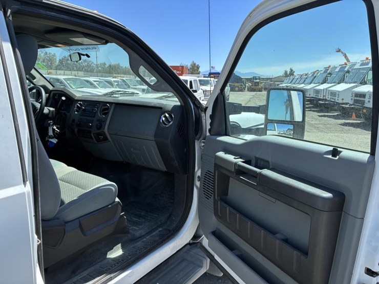 2011-ford-f550-image-11