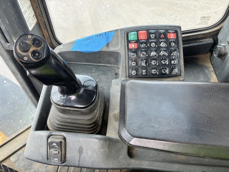 2018-deere-644k-image-21
