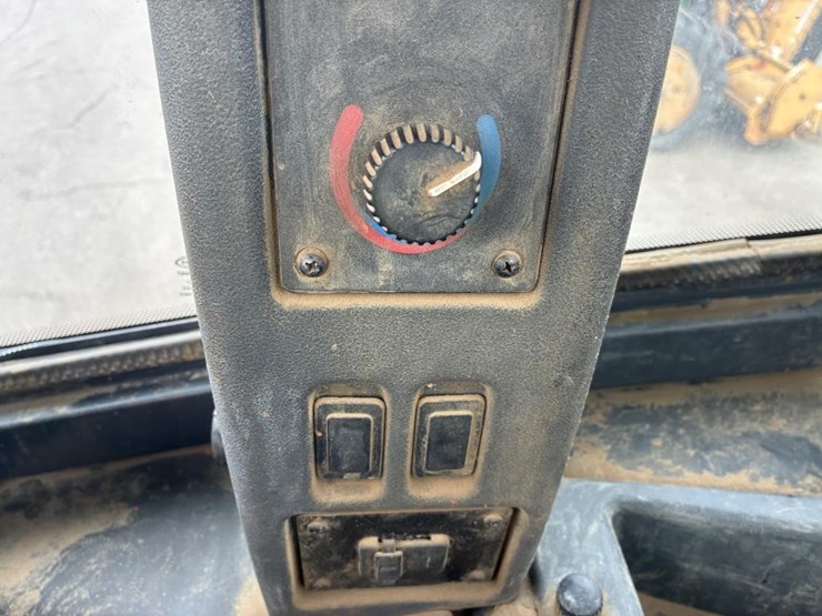 2018-deere-644k-image-22