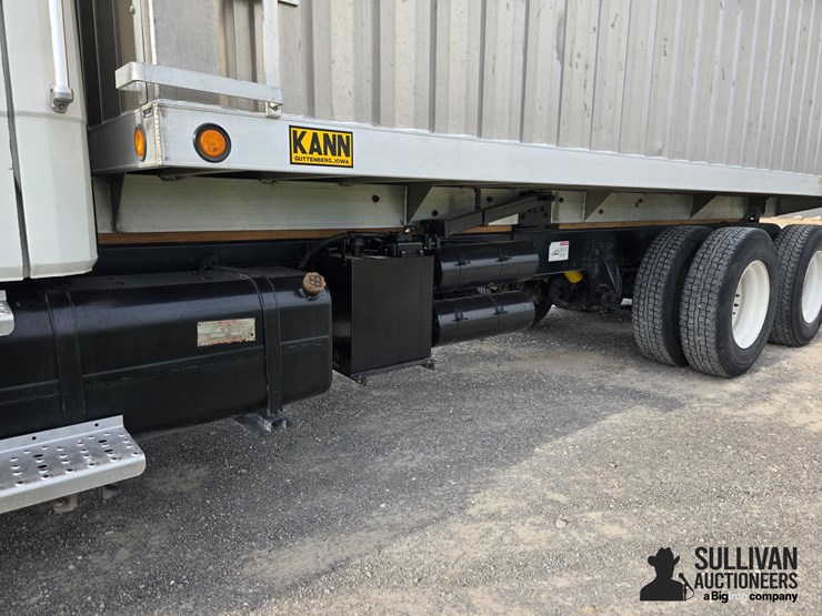 2000-freightliner-fl80-image-18